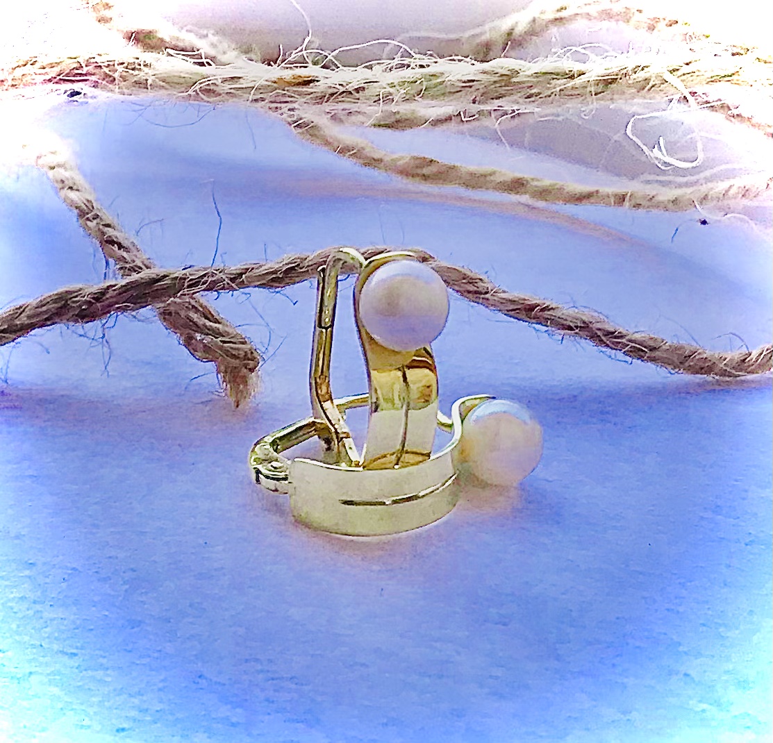 Zlaté náušnice s perlou.Autorský šperk