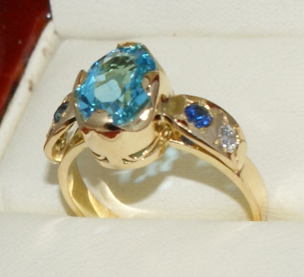 Zlatý prsteň s Topasom..Autorský šperk.